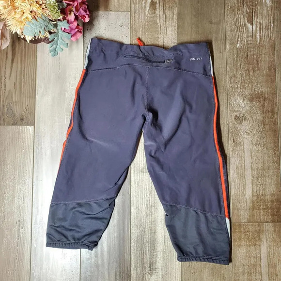 Nike Dri-Fit Gray Capri Leggings Athletic Pants Size Small - Picture 9 of 12